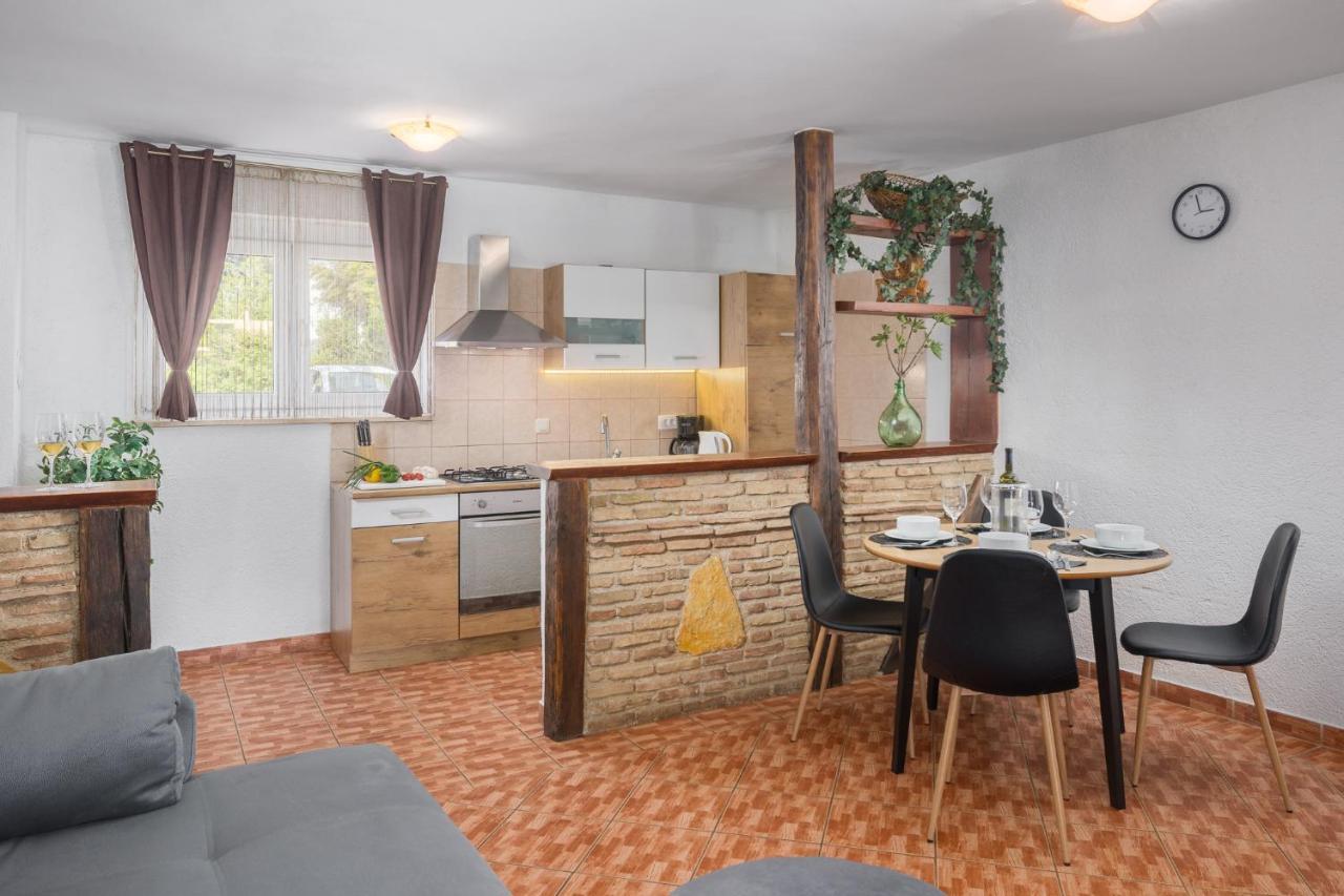 Kosinozici Casa Viktoria With Private Garden And Bbq 빌라 외부 사진