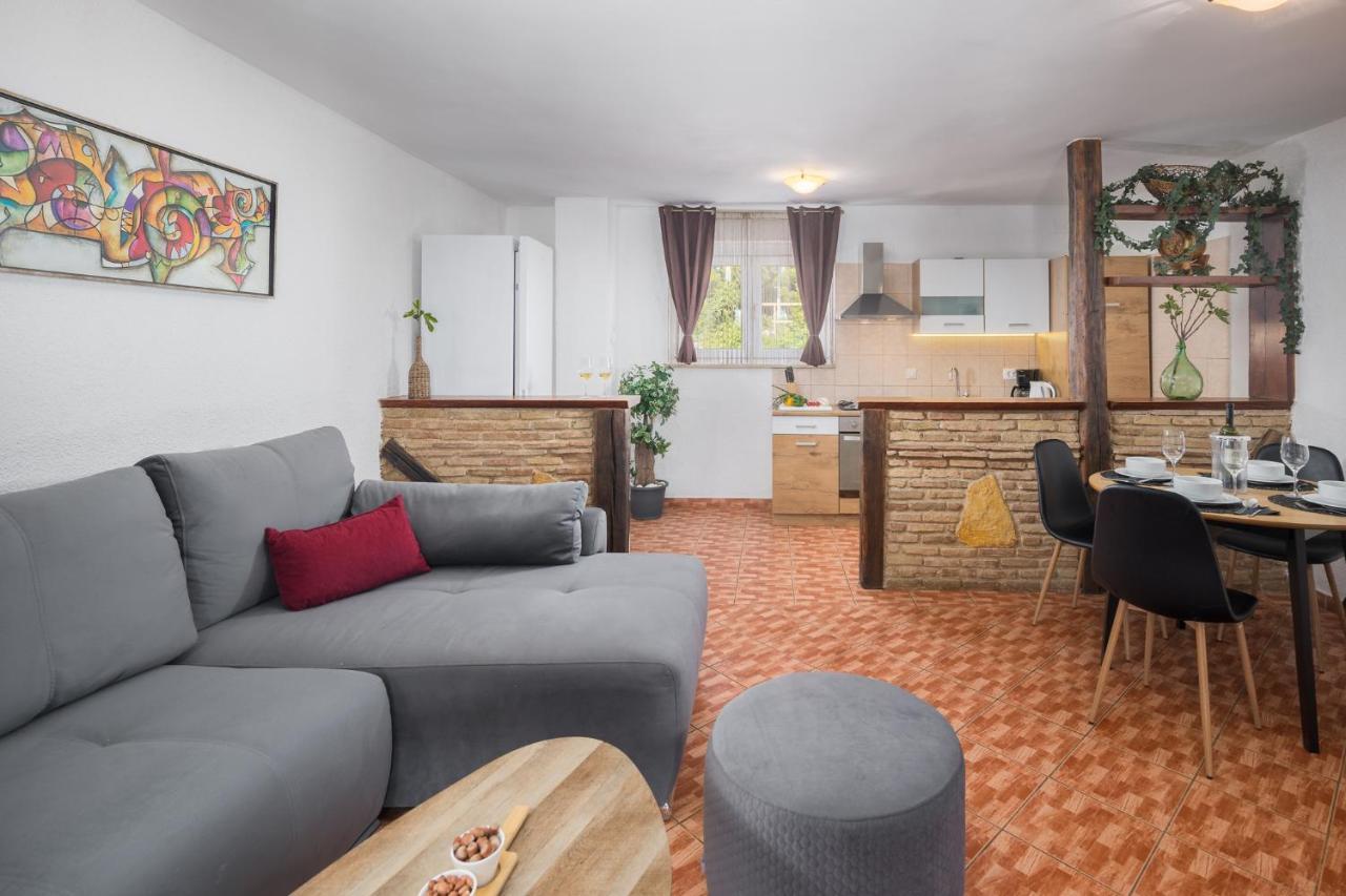 Kosinozici Casa Viktoria With Private Garden And Bbq 빌라 외부 사진